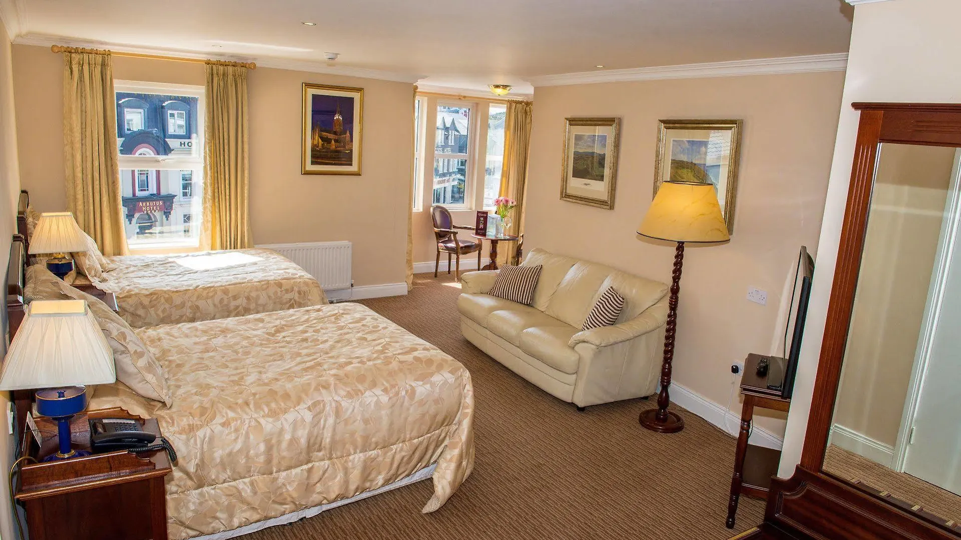 Mcsweeney Arms Hotel Killarney